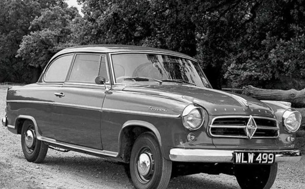Borgward Isabella може да се счита за германския отговор на Lancia Aurelia, тъй като моделът предлага красив дизайн, удобство при шофиране и качествено проектиране.
Седанът Isabella, кръстен на съпругата на основателя на компанията Карл Боргвард, се появява на пазара през 1954 г. с 1,5-литров двигател. Година по-късно към него се присъединява и купето, заедно с лимитиран кабриолет.
По време на седемгодишния производствен цикъл Borgward продава над 200 000 броя от модела.
